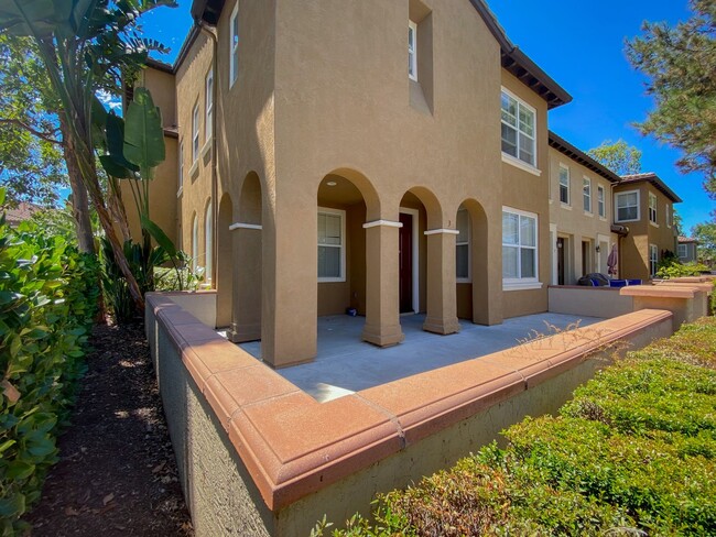 Building Photo - Torrey Highlands 3BR Townhome with Garage