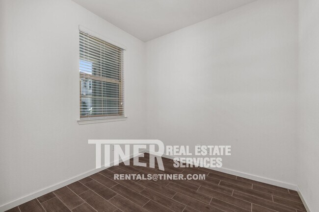 Building Photo - 8082 Avanti Dr