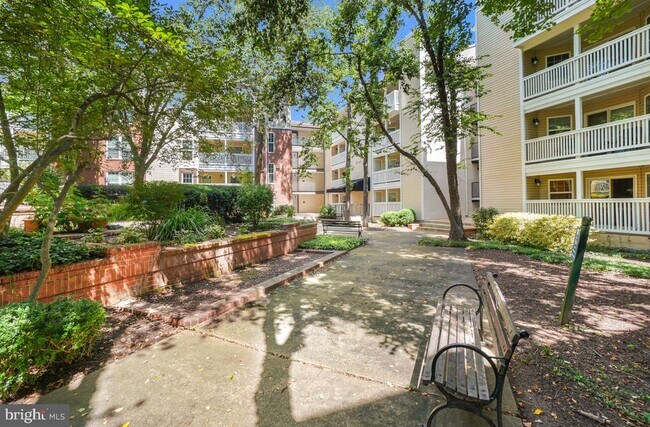 Building Photo - 1524 Lincoln Way