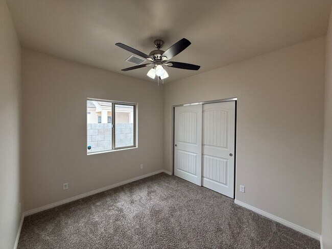 Building Photo - 3 Bedroom 2 Bathroom Home