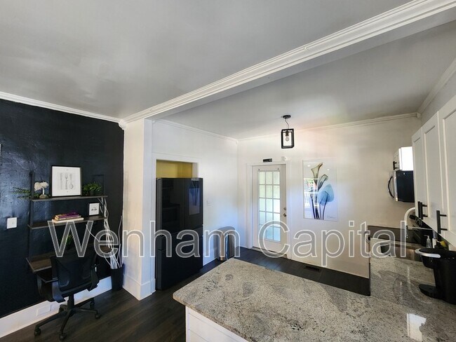 Building Photo - 1116 Montreat Ave SW