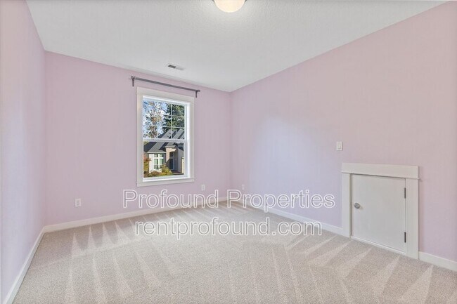 Building Photo - 7909 SW Oviatt Dr