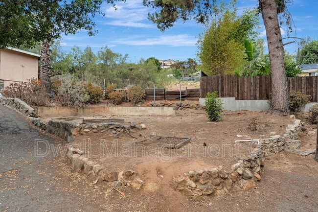 Building Photo - 8860 Fabienne Way