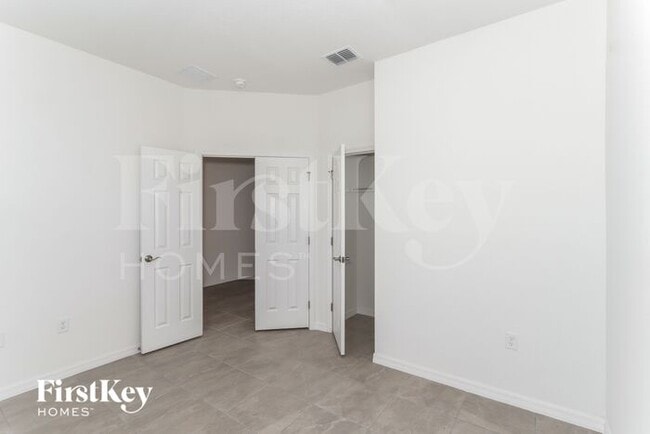 Building Photo - 560 Crown Rose Dr