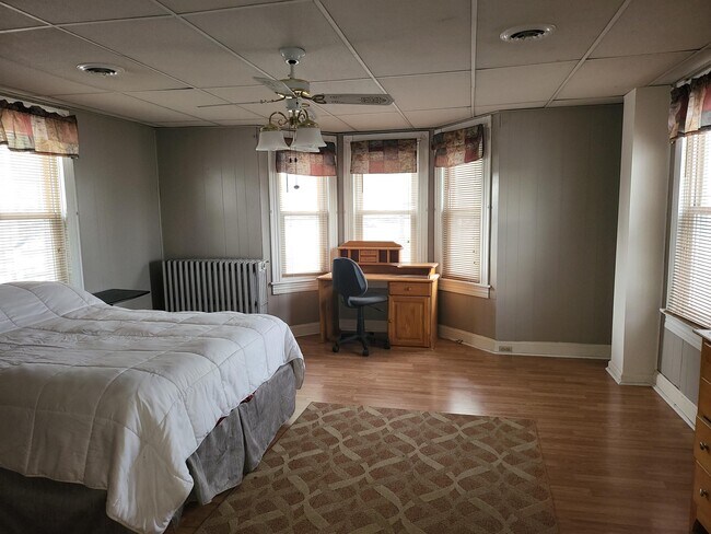 Building Photo - 139 N Seton Ave