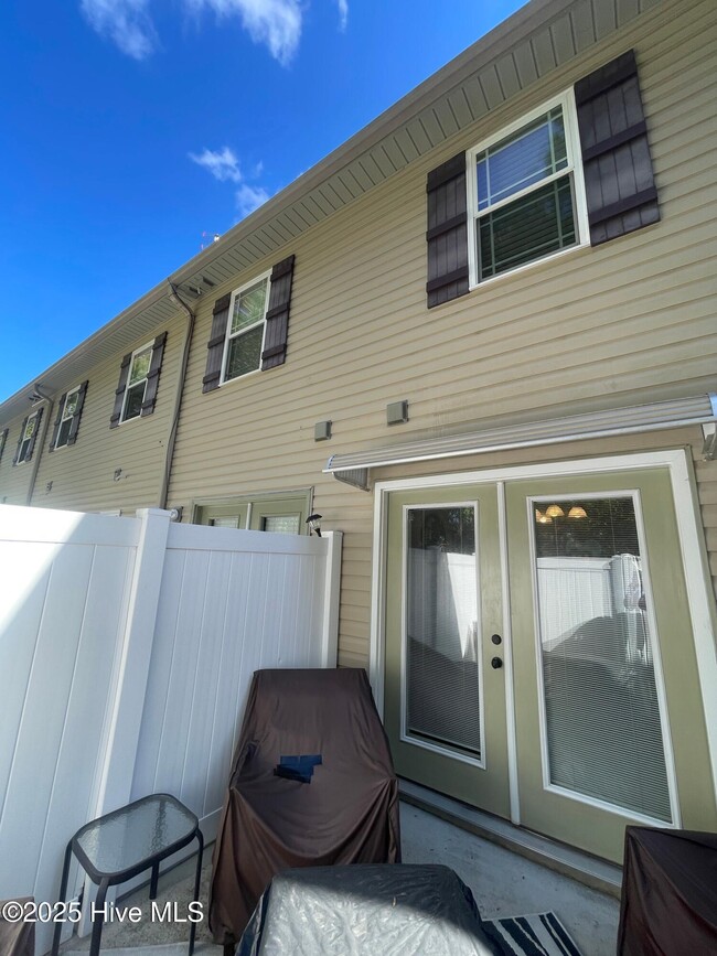 Building Photo - 206 Kenan Lp
