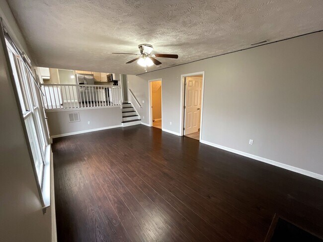 Building Photo - Updated 4 Bedroom / 3 Bathroom with In-Law...