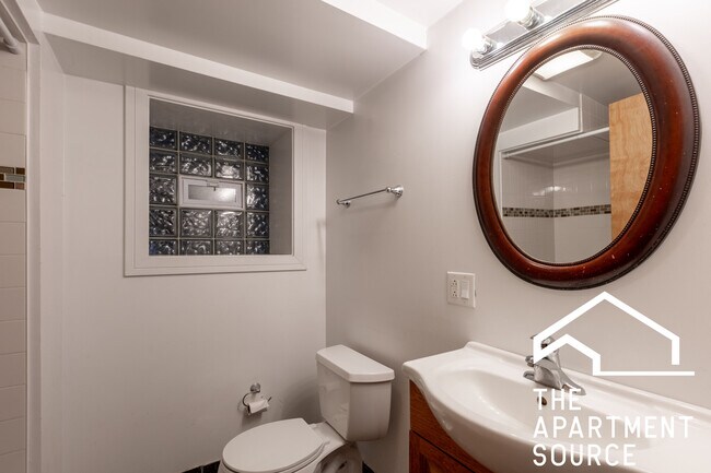 Building Photo - 2835 N Damen Ave