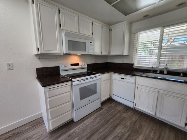 Building Photo - Redwood city townhouse