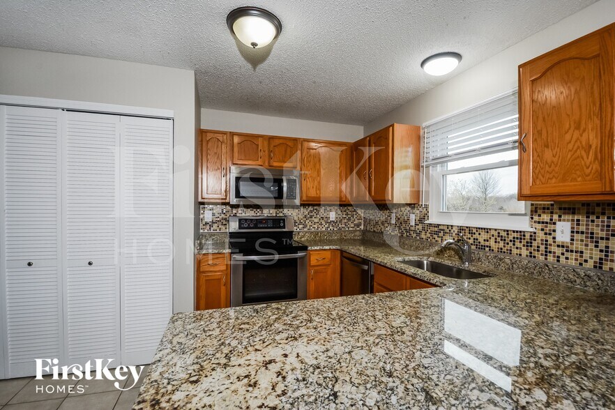 Building Photo - 2005 Rosedale Ct