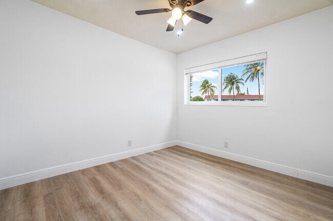 Building Photo - 434 SW 9th St