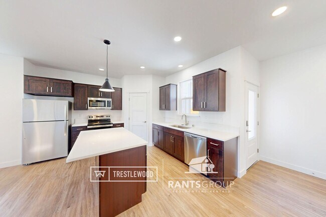 Building Photo - Brand New! Modern Home in Trestlewood – Wh...