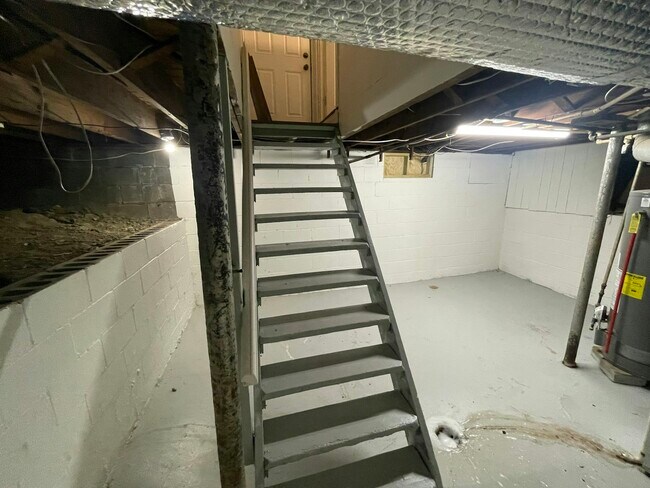 Building Photo - 1517 N Chester Ave