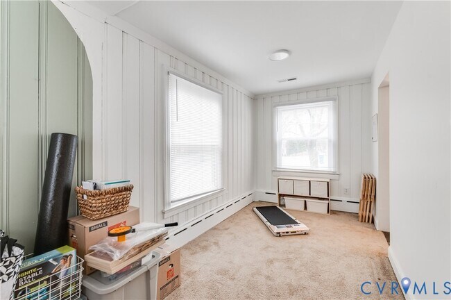 Building Photo - 2103 Pinetree Dr