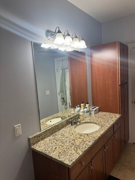 Bathroom - 953 Ingleside Ave