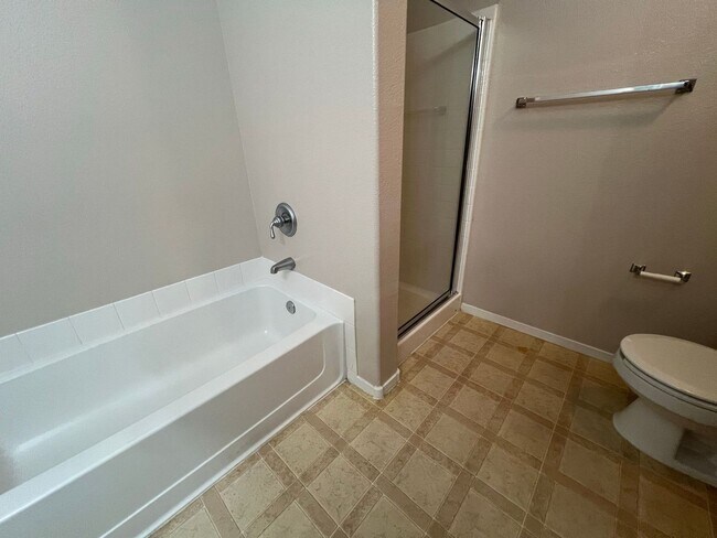 Building Photo - Henderson - 2 bedroom condo