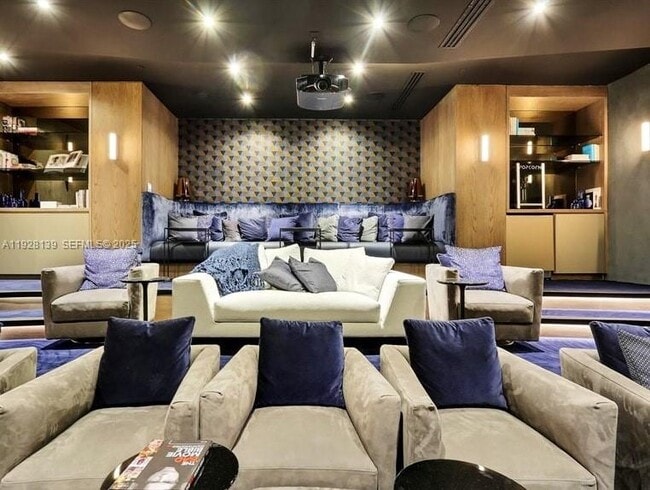 Building Photo - 650 NE 32nd St