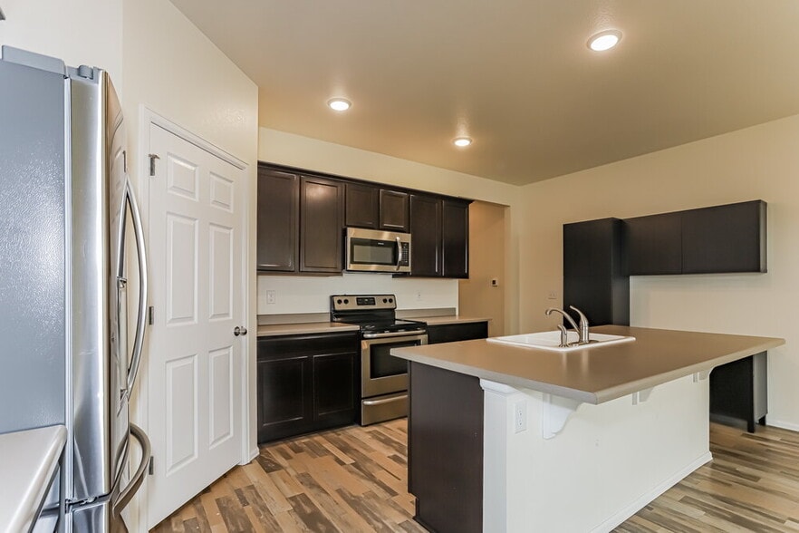 Building Photo - 535 Hermosa St