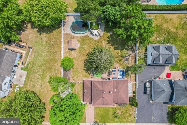 Building Photo - 50 Burton Dr