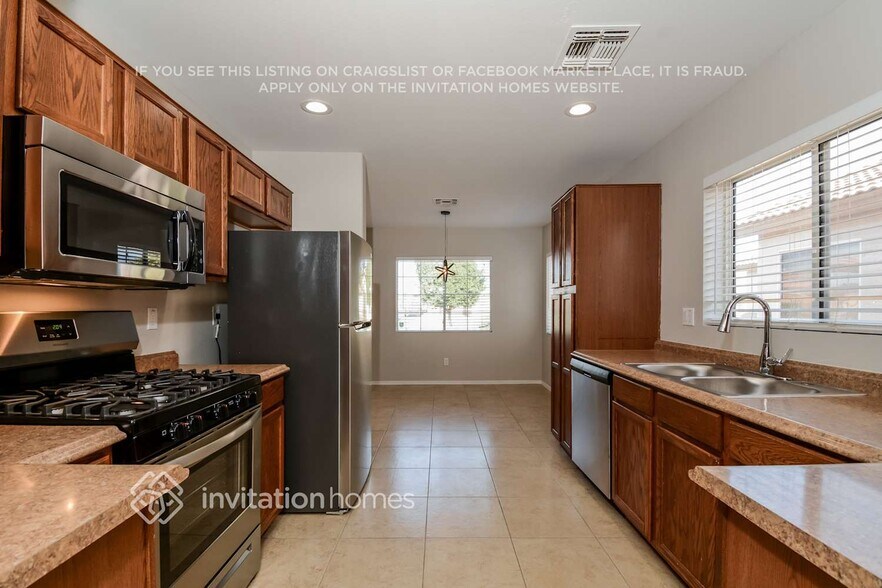 Building Photo - 12441 W Willow Ave