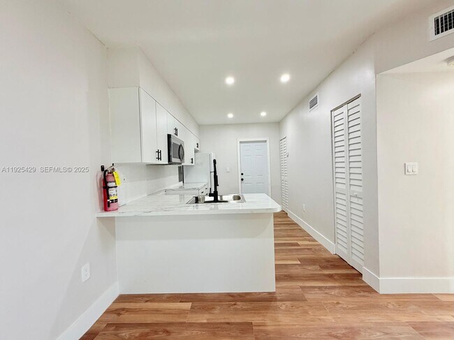 Building Photo - 4801 NW 33rd Ave