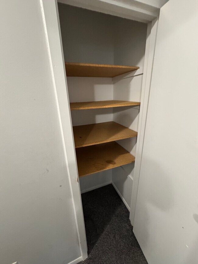 Building Photo - 514 S Pine St