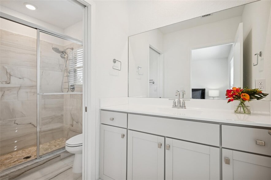 Building Photo - 180 SE 5th Ct