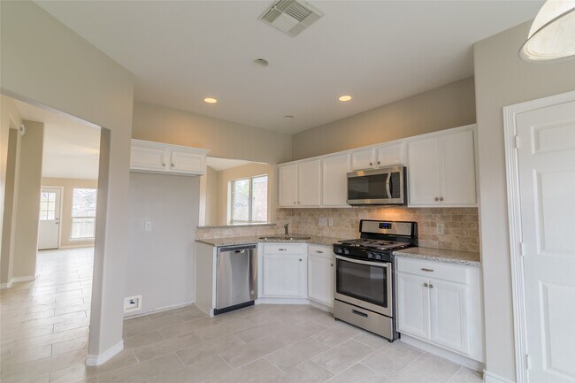 Building Photo - 2209 Highland Crossing Dr