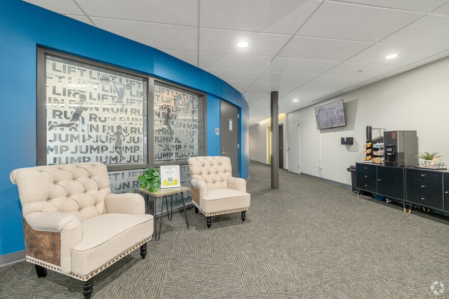 Lobby - The Parkhaus - Leasing By Bedroom