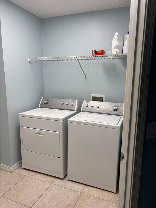 Building Photo - 1202 Makarios Dr