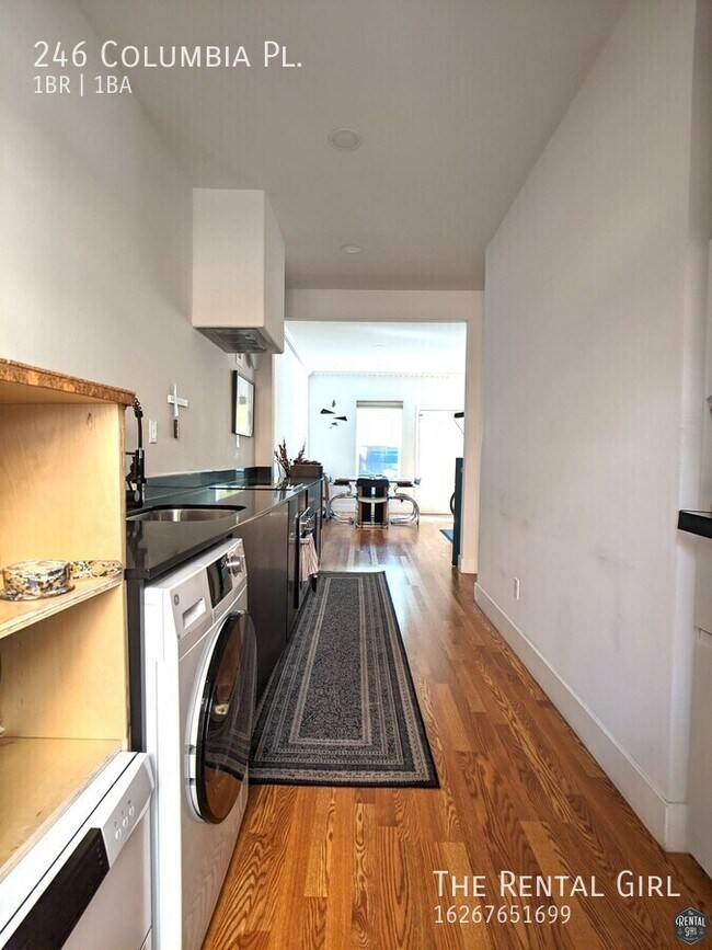 Building Photo - 246 Columbia Pl