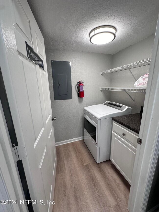 Building Photo - 400 Timberwalk Ct