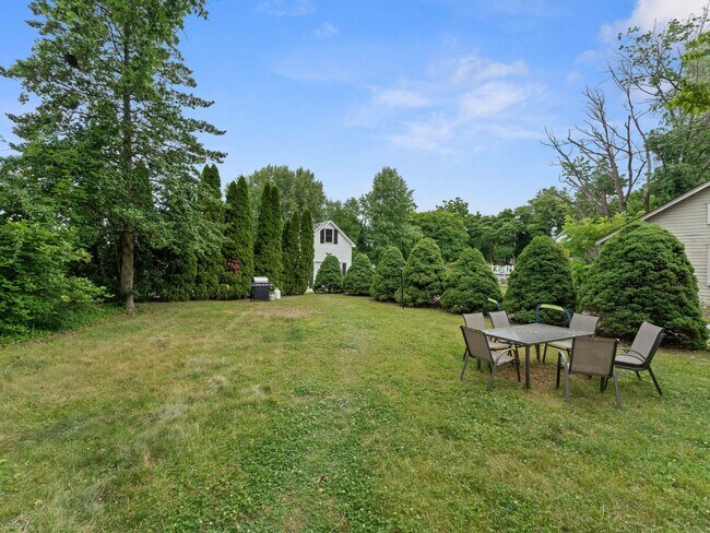 Building Photo - Spacious Updated Home with Modern Finishes in Mickleton