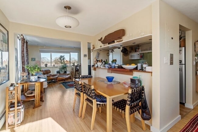 Building Photo - 76 Garfield St