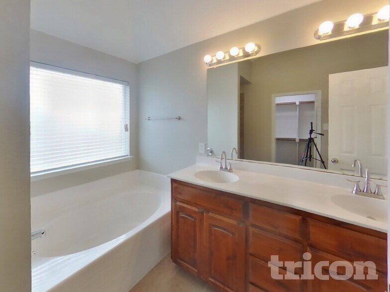 Building Photo - 437 Creek Bend Dr