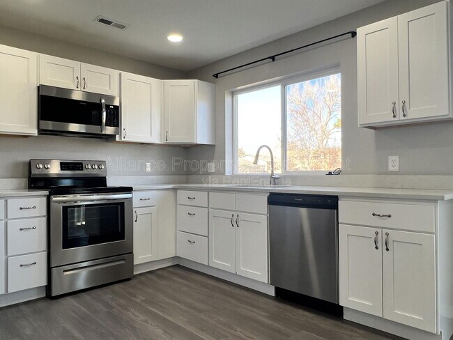 Building Photo - 7470 Grand Valley Dr