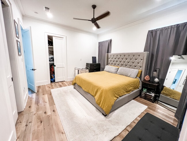 Building Photo - 764 E 2nd St