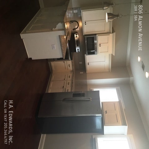 Building Photo - 806 Almon Ave