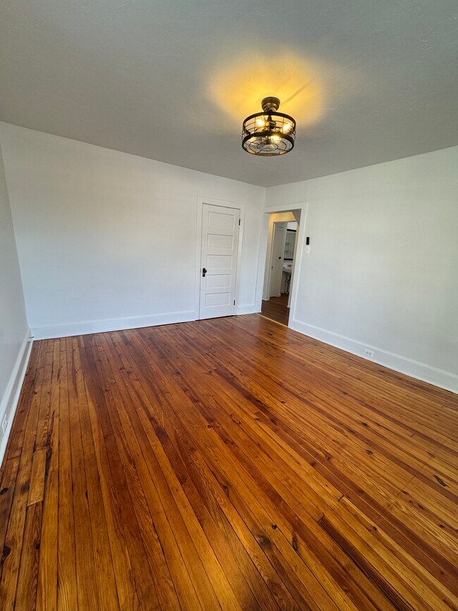 Building Photo - 237 W Chestnut St