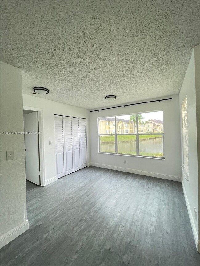 Building Photo - 12400 Vista Isles Dr