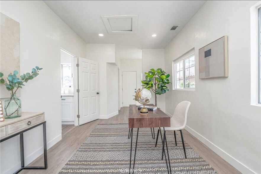 Building Photo - 1842 W 50th St