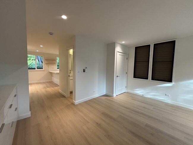 Building Photo - 500 Kawaihae St