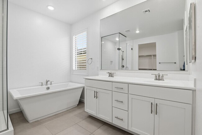 Building Photo - Stunning Queen Creek Home – Modern Comfort...