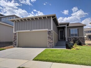 Building Photo - 6015 Medlar Pl