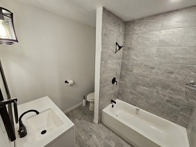 Building Photo - 307 Hildred Ave