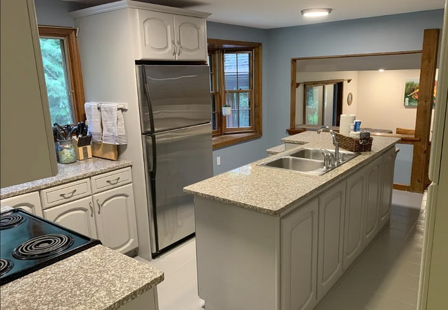 Building Photo - 47 Pine Knoll Rd