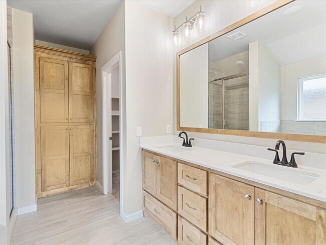 Building Photo - Newer Home For Lease in Washington!