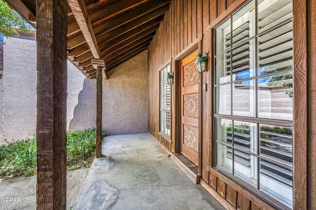 Building Photo - 4945 Vista Grande Cir