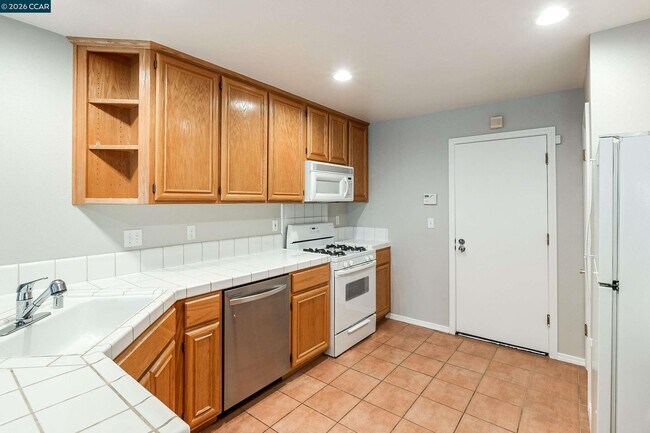 Building Photo - 435 Regal Lily Ln