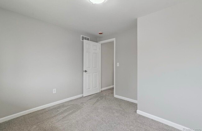 Building Photo - 6879 Brookshire Dr